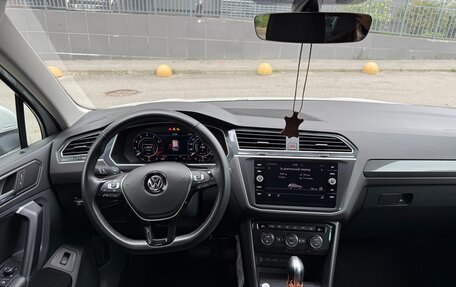 Volkswagen Tiguan II, 2018 год, 3 000 000 рублей, 19 фотография