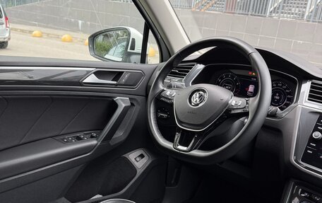 Volkswagen Tiguan II, 2018 год, 3 000 000 рублей, 21 фотография