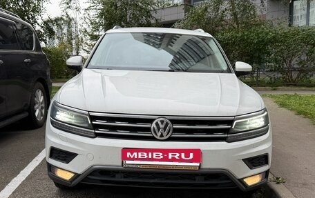 Volkswagen Tiguan II, 2018 год, 3 000 000 рублей, 24 фотография