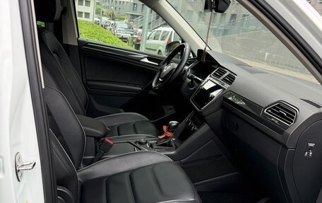 Volkswagen Tiguan II, 2018 год, 3 000 000 рублей, 28 фотография