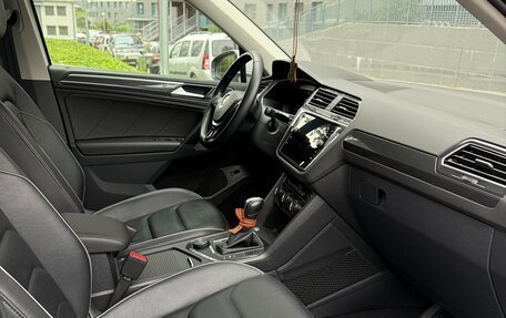 Volkswagen Tiguan II, 2018 год, 3 000 000 рублей, 27 фотография
