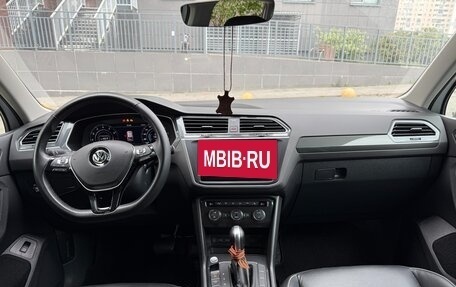 Volkswagen Tiguan II, 2018 год, 3 000 000 рублей, 20 фотография