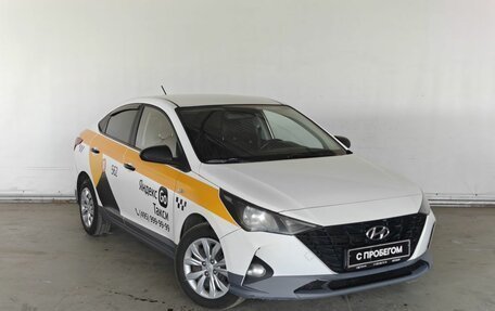 Hyundai Solaris II рестайлинг, 2021 год, 890 000 рублей, 3 фотография
