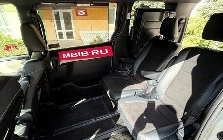 Toyota Noah III, 2018 год, 2 700 000 рублей, 5 фотография