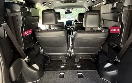 Toyota Noah III, 2018 год, 2 700 000 рублей, 6 фотография