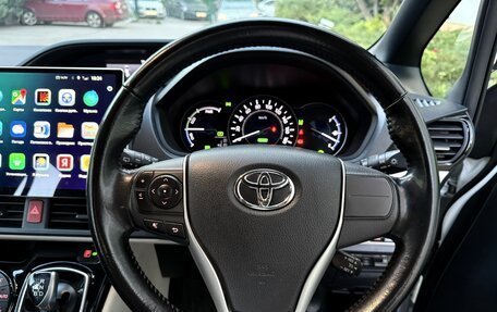 Toyota Noah III, 2018 год, 2 700 000 рублей, 14 фотография