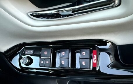 Toyota Noah III, 2018 год, 2 700 000 рублей, 16 фотография