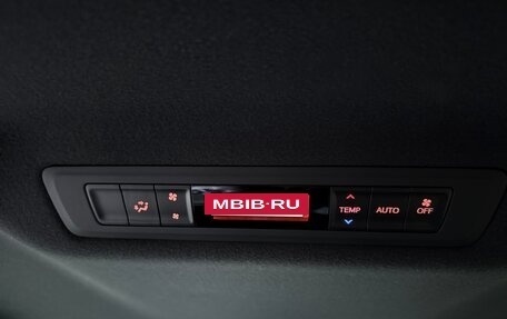 Toyota Noah III, 2018 год, 2 700 000 рублей, 13 фотография