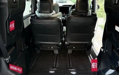 Toyota Noah III, 2018 год, 2 700 000 рублей, 23 фотография
