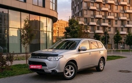 Mitsubishi Outlander III рестайлинг 3, 2012 год, 799 000 рублей, 1 фотография