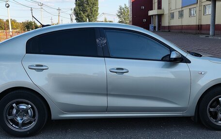 KIA Rio IV, 2018 год, 1 300 000 рублей, 4 фотография