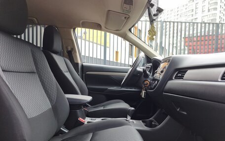 Mitsubishi Outlander III рестайлинг 3, 2012 год, 799 000 рублей, 11 фотография