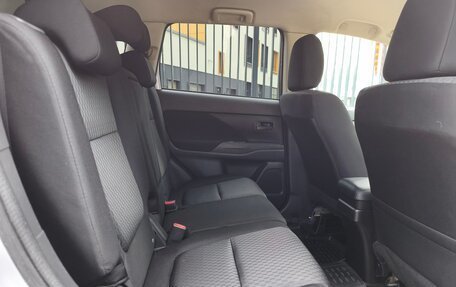 Mitsubishi Outlander III рестайлинг 3, 2012 год, 799 000 рублей, 14 фотография