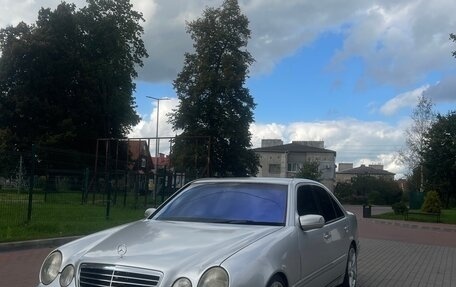 Mercedes-Benz E-Класс, 2001 год, 750 000 рублей, 4 фотография