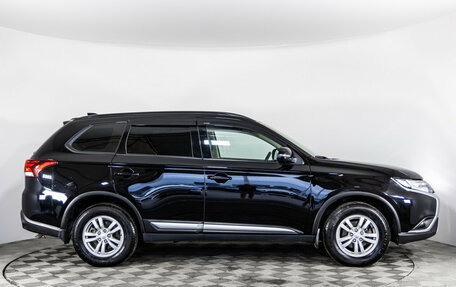 Mitsubishi Outlander III рестайлинг 3, 2021 год, 2 499 000 рублей, 4 фотография