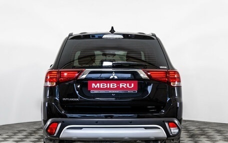 Mitsubishi Outlander III рестайлинг 3, 2021 год, 2 499 000 рублей, 6 фотография