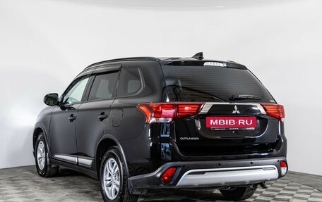 Mitsubishi Outlander III рестайлинг 3, 2021 год, 2 499 000 рублей, 7 фотография