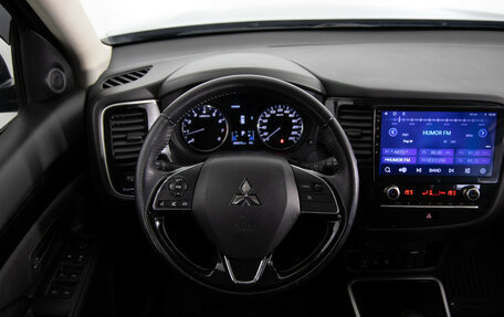 Mitsubishi Outlander III рестайлинг 3, 2021 год, 2 499 000 рублей, 10 фотография