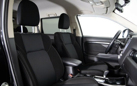 Mitsubishi Outlander III рестайлинг 3, 2021 год, 2 499 000 рублей, 12 фотография