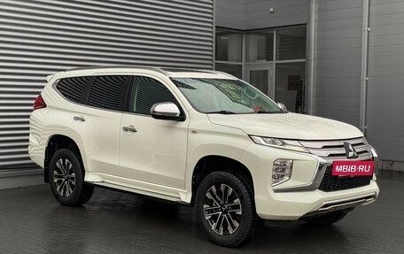Mitsubishi Montero Sport, 2022 год, 4 040 000 рублей, 3 фотография