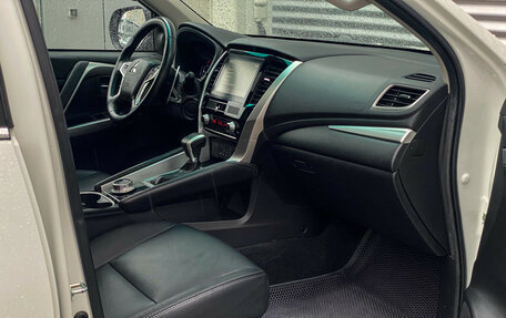 Mitsubishi Montero Sport, 2022 год, 4 040 000 рублей, 9 фотография