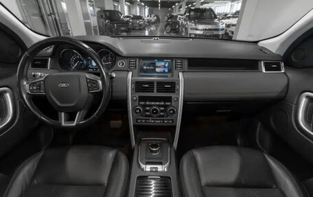 Land Rover Discovery Sport I рестайлинг, 2018 год, 2 250 000 рублей, 3 фотография