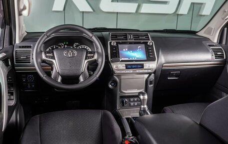 Toyota Land Cruiser Prado 150 рестайлинг 2, 2019 год, 4 399 000 рублей, 6 фотография