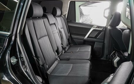 Toyota Land Cruiser Prado 150 рестайлинг 2, 2019 год, 4 399 000 рублей, 9 фотография