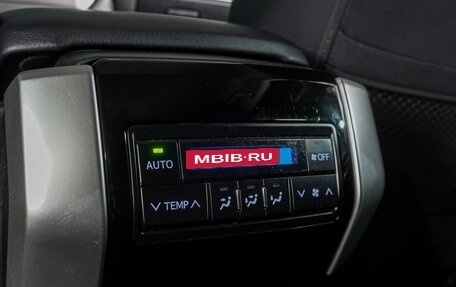 Toyota Land Cruiser Prado 150 рестайлинг 2, 2019 год, 4 399 000 рублей, 12 фотография