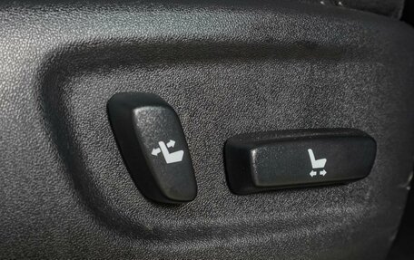 Toyota Land Cruiser Prado 150 рестайлинг 2, 2019 год, 4 399 000 рублей, 21 фотография