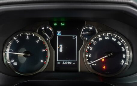 Toyota Land Cruiser Prado 150 рестайлинг 2, 2019 год, 4 399 000 рублей, 26 фотография