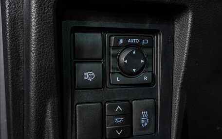 Toyota Land Cruiser Prado 150 рестайлинг 2, 2019 год, 4 399 000 рублей, 25 фотография