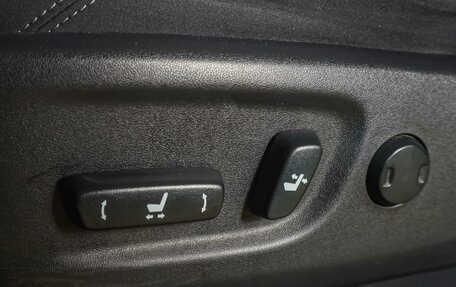 Toyota Land Cruiser Prado 150 рестайлинг 2, 2019 год, 4 399 000 рублей, 20 фотография