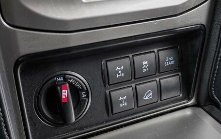 Toyota Land Cruiser Prado 150 рестайлинг 2, 2019 год, 4 399 000 рублей, 24 фотография