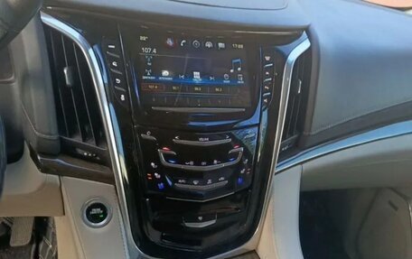 Cadillac Escalade IV, 2019 год, 3 950 000 рублей, 7 фотография