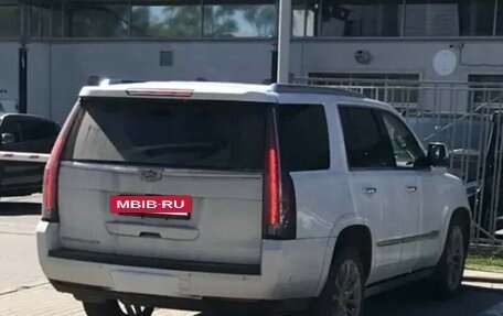 Cadillac Escalade IV, 2019 год, 3 950 000 рублей, 2 фотография