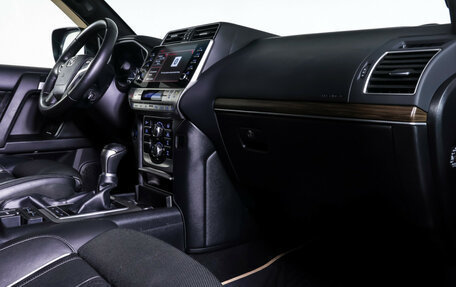 Toyota Land Cruiser Prado 150 рестайлинг 2, 2021 год, 5 788 000 рублей, 10 фотография