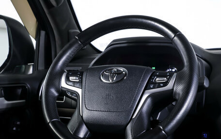 Toyota Land Cruiser Prado 150 рестайлинг 2, 2021 год, 5 788 000 рублей, 14 фотография