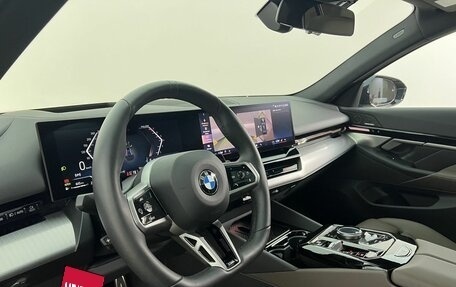BMW 5 серия, 2025 год, 6 990 000 рублей, 10 фотография