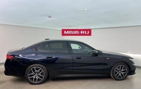 BMW 5 серия, 2025 год, 6 990 000 рублей, 6 фотография