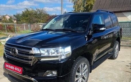 Toyota Land Cruiser 200, 2018 год, 7 600 000 рублей, 7 фотография