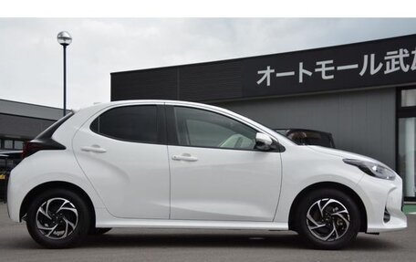 Toyota Yaris, 2022 год, 950 000 рублей, 4 фотография