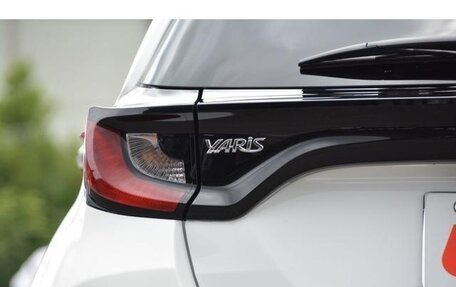 Toyota Yaris, 2022 год, 950 000 рублей, 10 фотография
