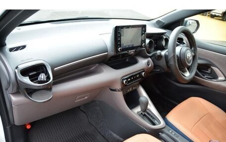 Toyota Yaris, 2022 год, 950 000 рублей, 13 фотография