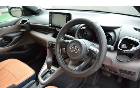 Toyota Yaris, 2022 год, 950 000 рублей, 12 фотография