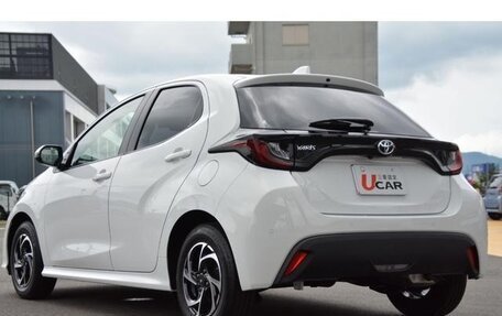 Toyota Yaris, 2022 год, 950 000 рублей, 8 фотография