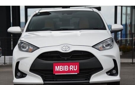 Toyota Yaris, 2022 год, 950 000 рублей, 2 фотография