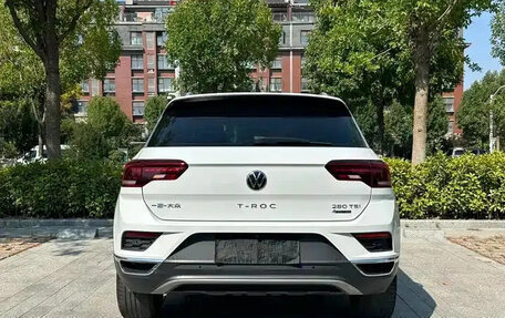 Volkswagen T-Roc I, 2022 год, 1 350 001 рублей, 3 фотография
