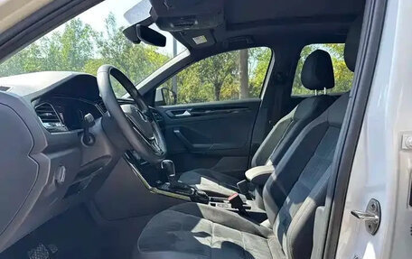 Volkswagen T-Roc I, 2022 год, 1 350 001 рублей, 7 фотография