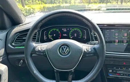 Volkswagen T-Roc I, 2022 год, 1 350 001 рублей, 9 фотография